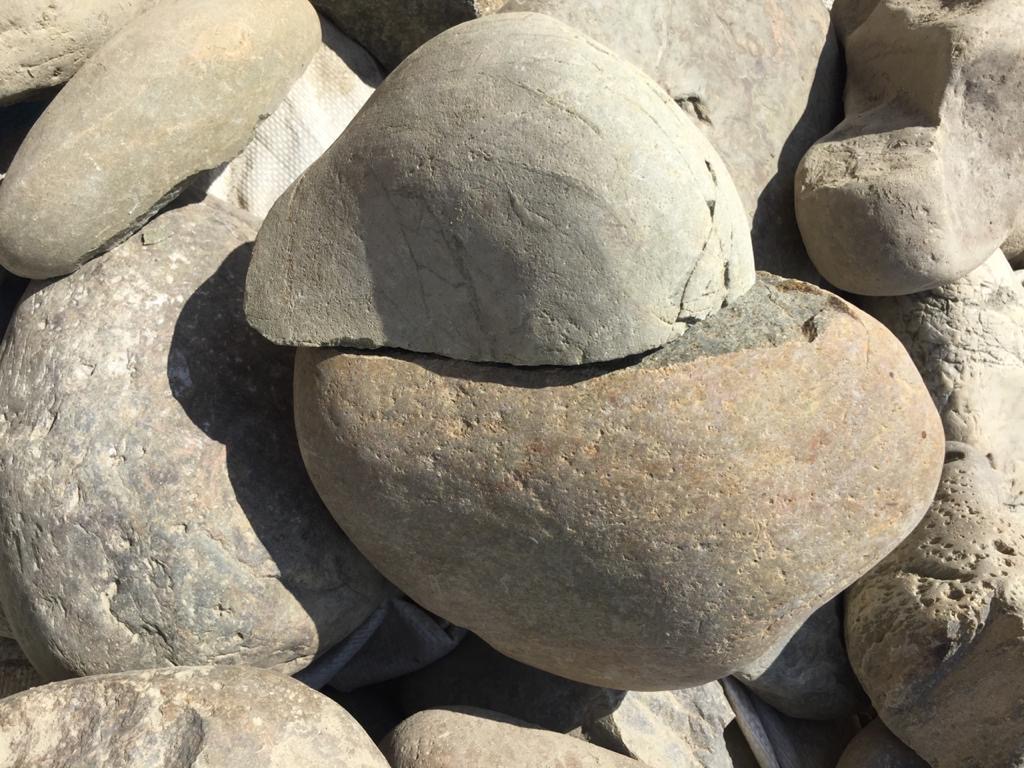 картинка Галька речная колотая от интернет-магазина природного камня "Аквилон"