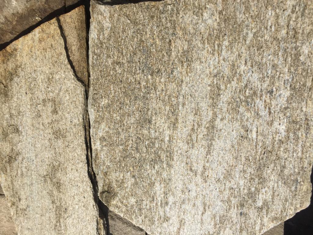 картинка Плитняк Корунд от интернет-магазина природного камня "Аквилон"