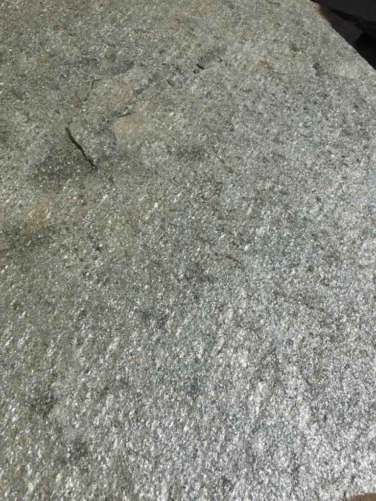 картинка Плитняк Серебряный дождь для мощения дорожек от интернет-магазина природного камня "Аквилон"