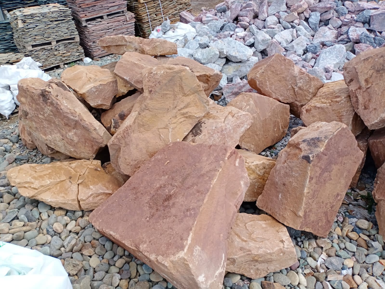 картинка Ландшафтный песчаник Мегалит от интернет-магазина природного камня "Аквилон"