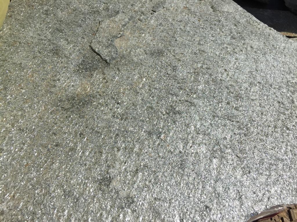 картинка Плитняк Серебряный дождь для мощения дорожек от интернет-магазина природного камня "Аквилон"